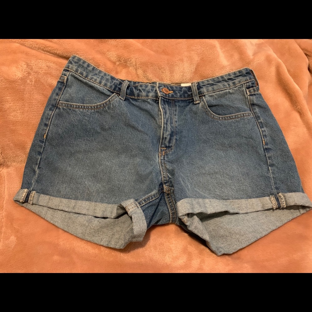 Denim shorts from H&M. Size 10. Wore once.